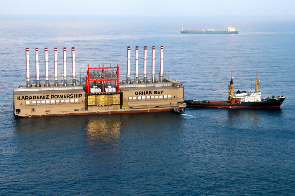 Orhan-bey 號 駁船型發電船 需要拖船運送 發電量203 百萬瓦 取材自Karadeniz Energy官網