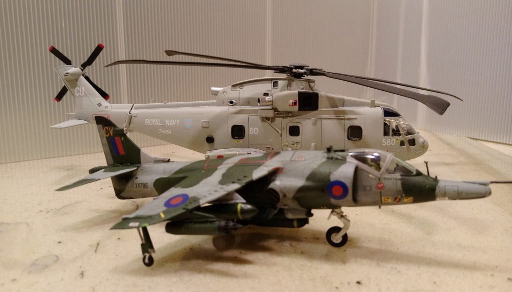 艦上武裝的世代交替，Sea Harrier 海獵鷹戰鬥機 和 EH-101 直升機