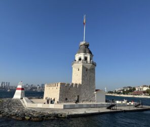【伊斯坦堡】博斯普鲁斯海峡上的小岛：女儿塔（Kız Kulesi；Maiden’s Tower）